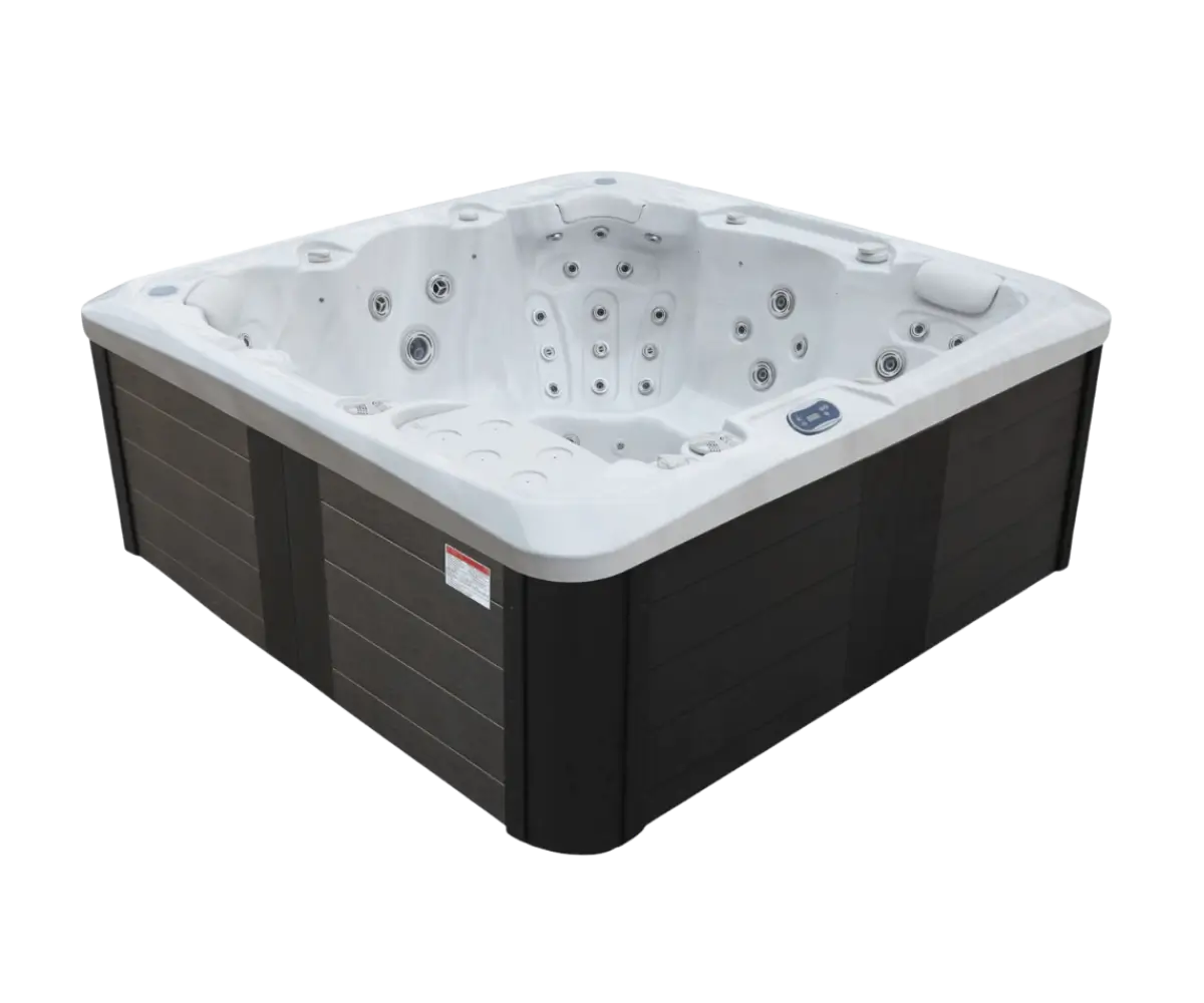 Lumari SE hot tub
