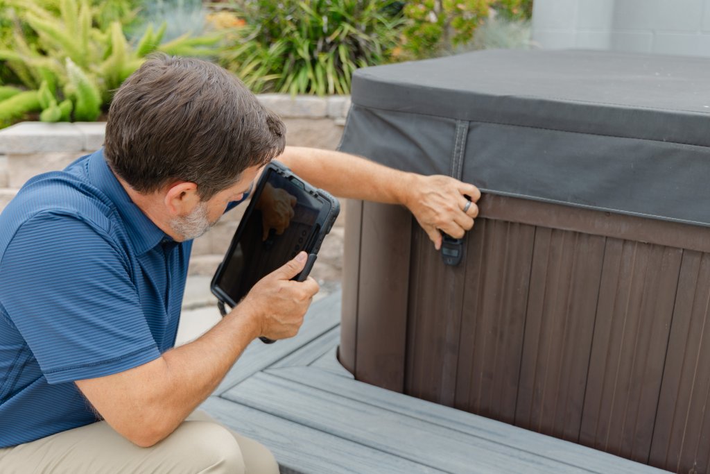 How to Take Care of Your Hot Tub Cover in Canada